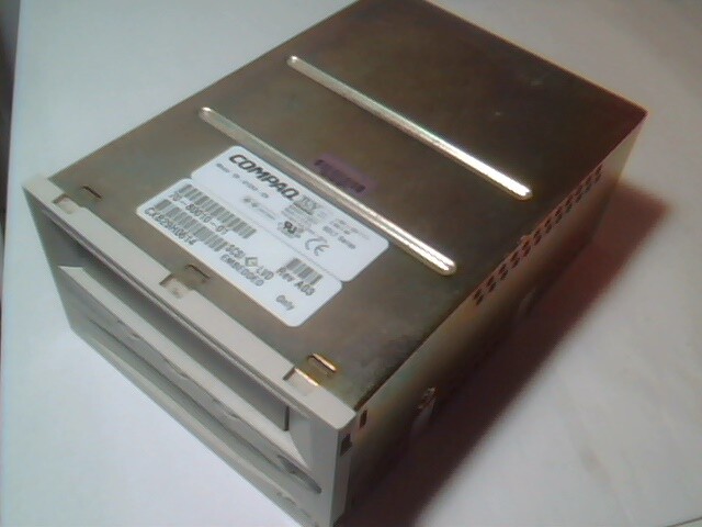 Compaq TR-S12AA-CN SDLT 110/220 GB 70-80010-01 SCSI LVD Embedded Internal Drive