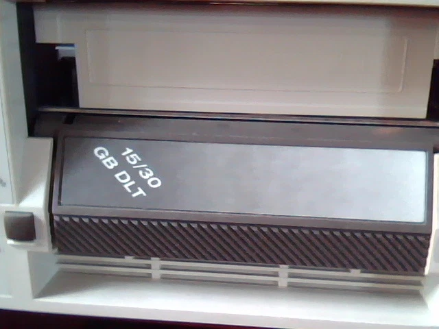 DLT Tape Drive Compaq 15/30 GB TH3AA-HK 70-60158-04 SCSI SE B01 4 pin E164053 - image 3