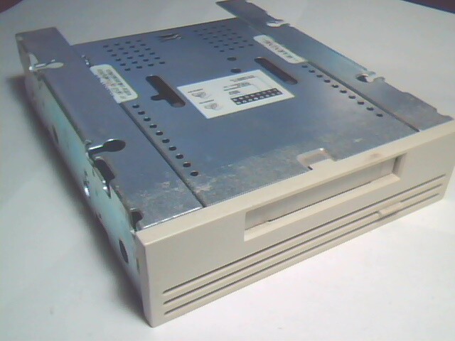 SCSI DAT Tape Drive Seagate STD22000N 70102000-907 10002775-001 K720701