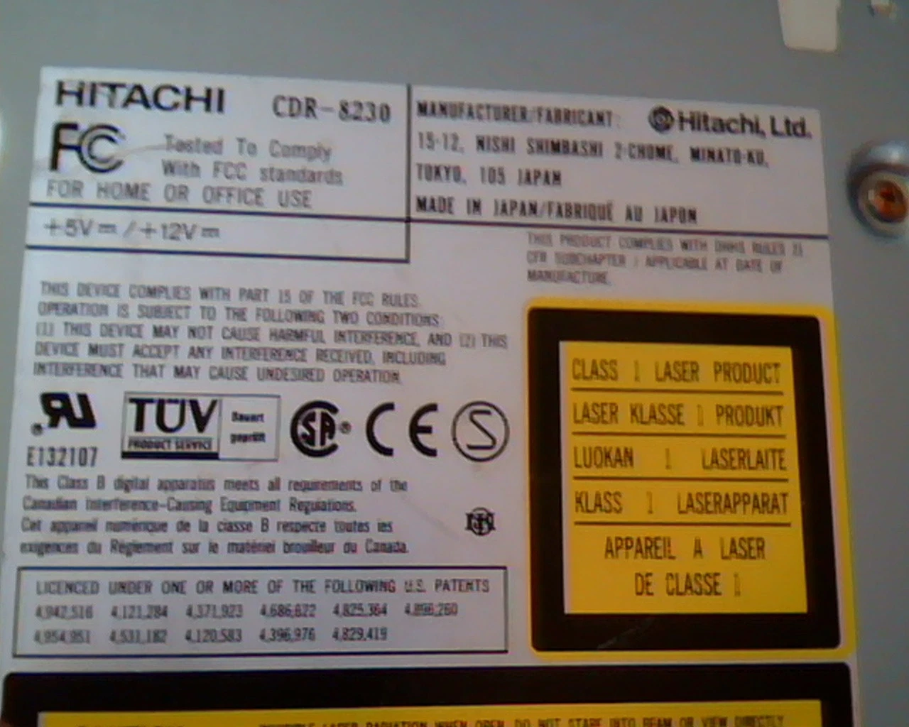 Hitachi CDR-8230 E132107 Sept 1997 AVCP A0 0014 270698-205 IDE CD Drive