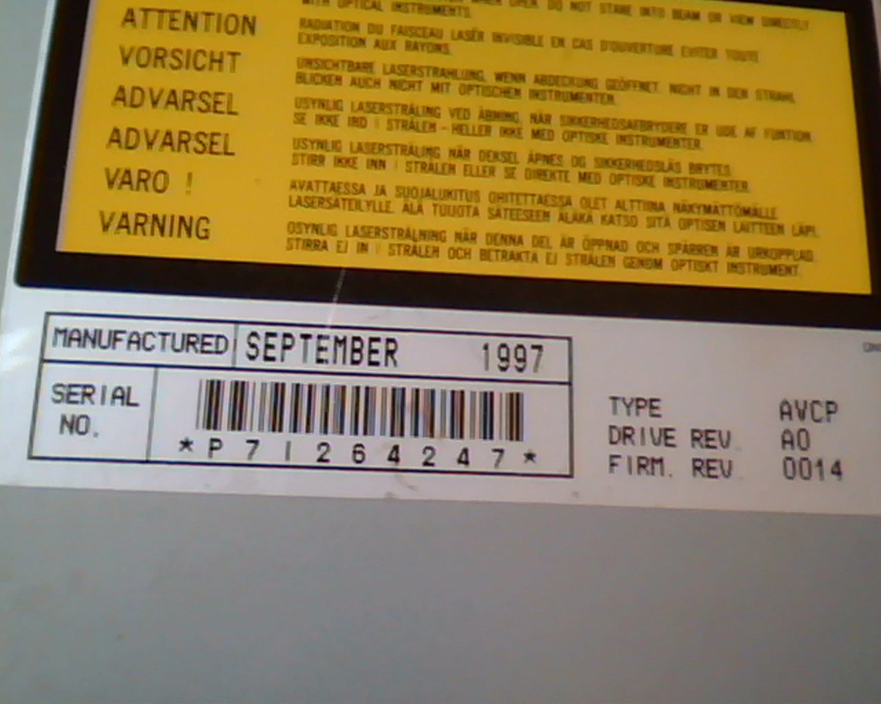 Hitachi CDR-8230 E132107 Sept 1997 AVCP A0 0014 270698-205 IDE CD Drive - image 2