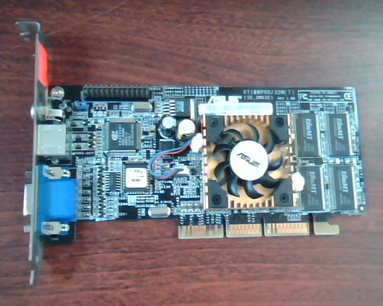 AGP card ASUS V7100Pro 32M N SD/U 18-F008-A01-00589 NTSC Video