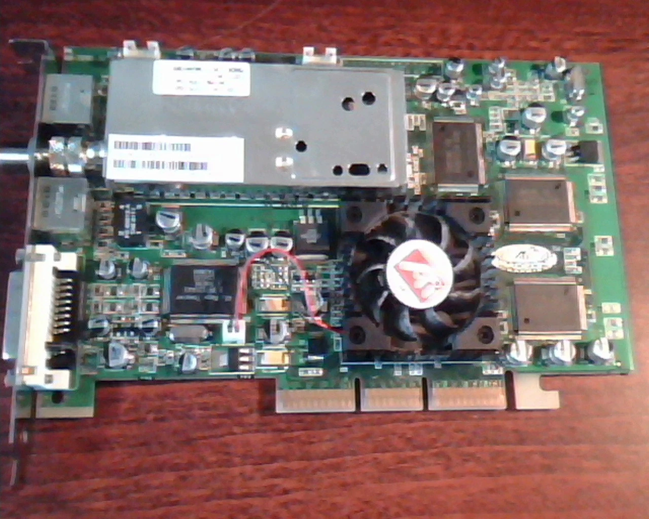 AGP card ATI Radeon 32M F11236 Mk2/PH 109-73700-30 1027370131 DVI Vid-out Video