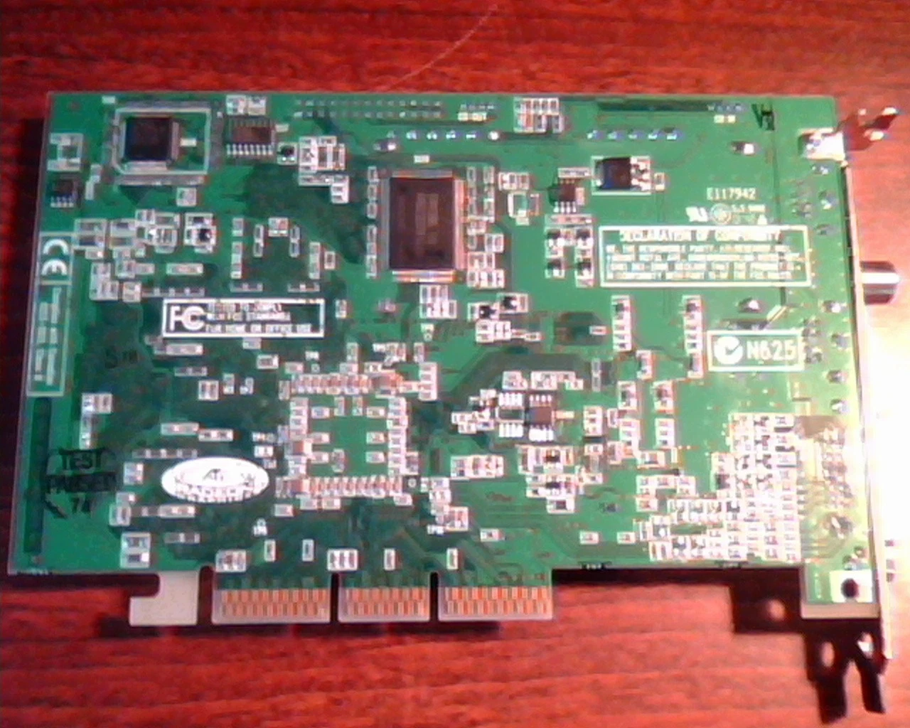 AGP card ATI Radeon 32M F11236 Mk2/PH 109-73700-30 1027370131 DVI Vid-out Video - image 6