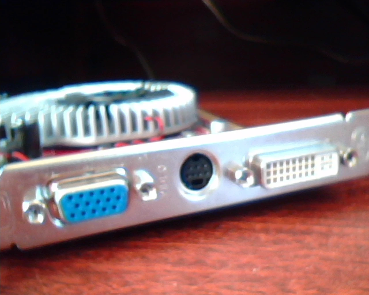 AGP card X1600Pro Advantage 256M DDR2 VGA/TVO/DVI-I 11076-11 Video Sapphire - image 4