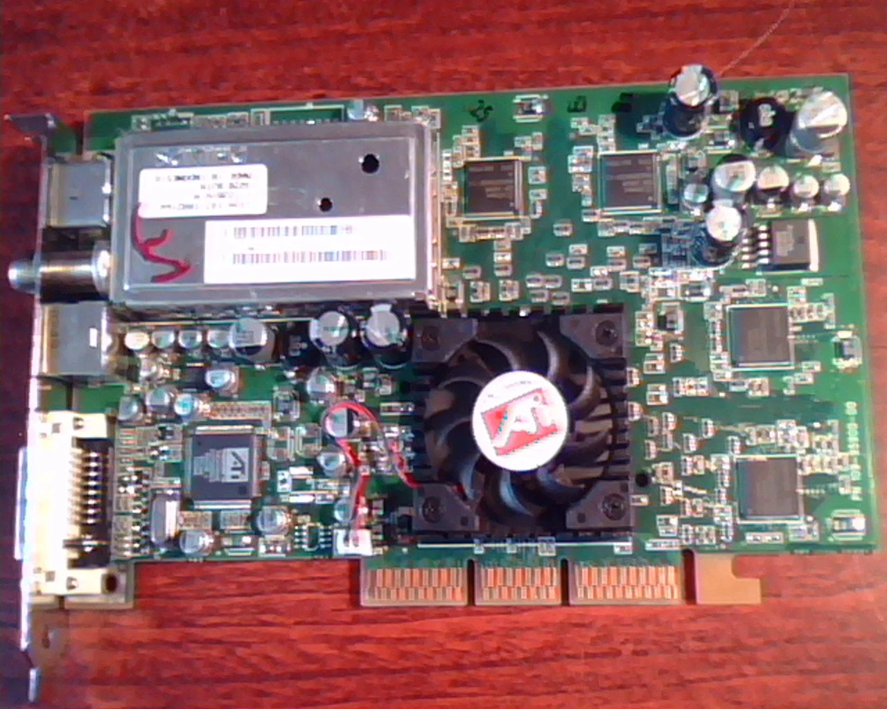 AGP card ATI AIW Radeon 900 64MB 109-95900-00 Theater 200 Vid DVI CATV