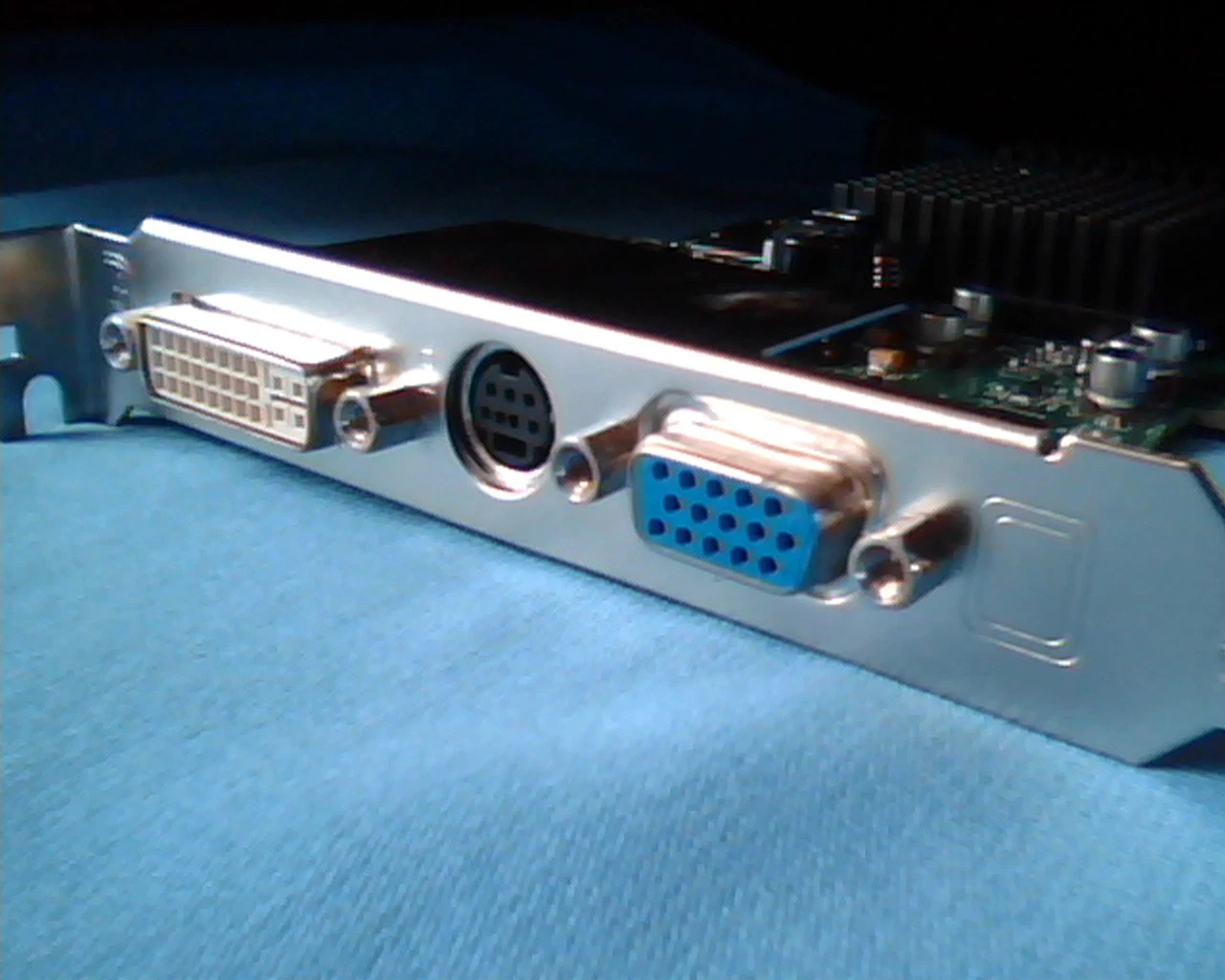 AGP card ATI 109-A03500-10 Radeon 9550XL 256MB 102A0352312 DVI VGA TV - image 5