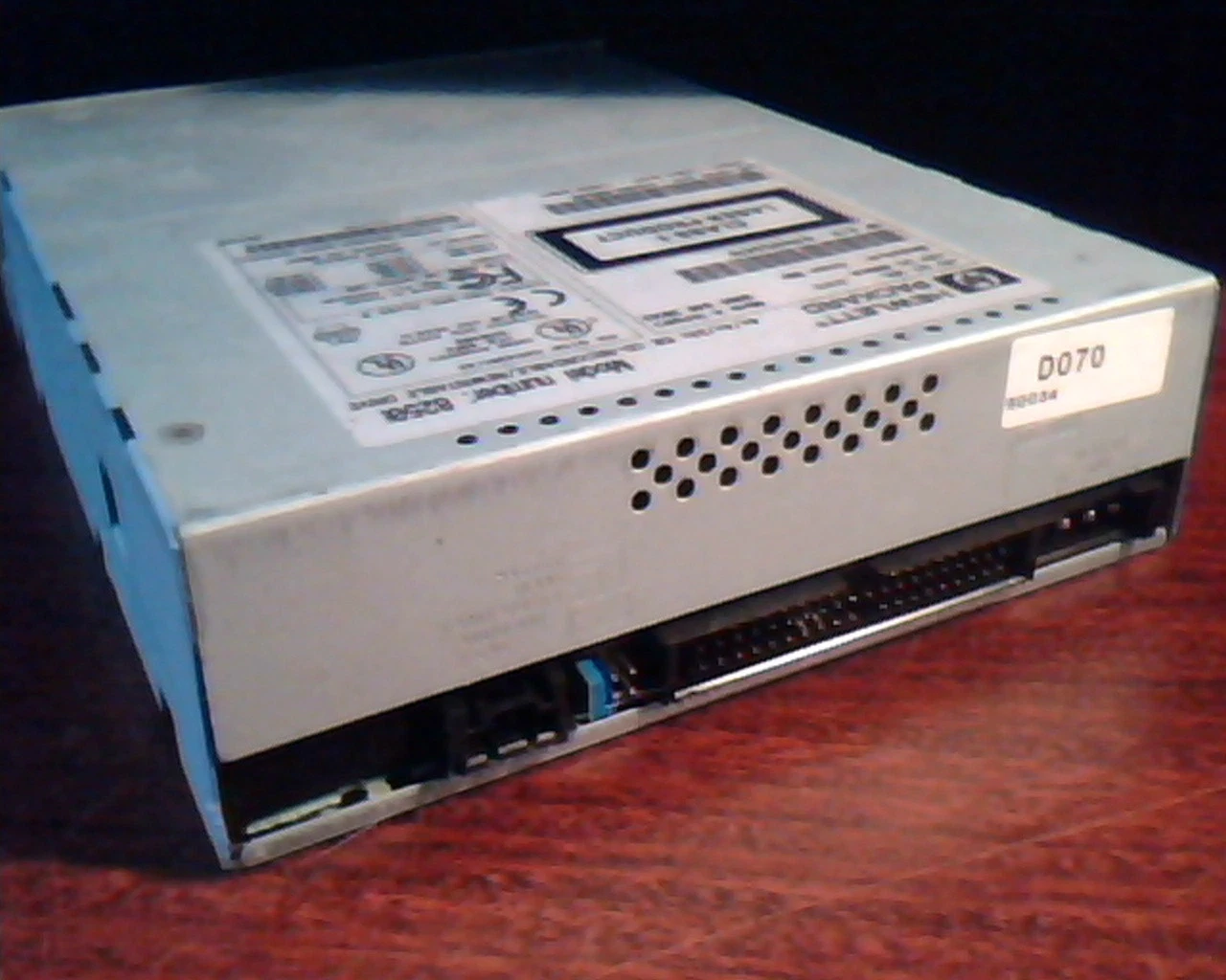 Hewlett Packard 8250i IDE CD-Recordable Rewritable Drive Oct1999 C4463-56000 - image 4