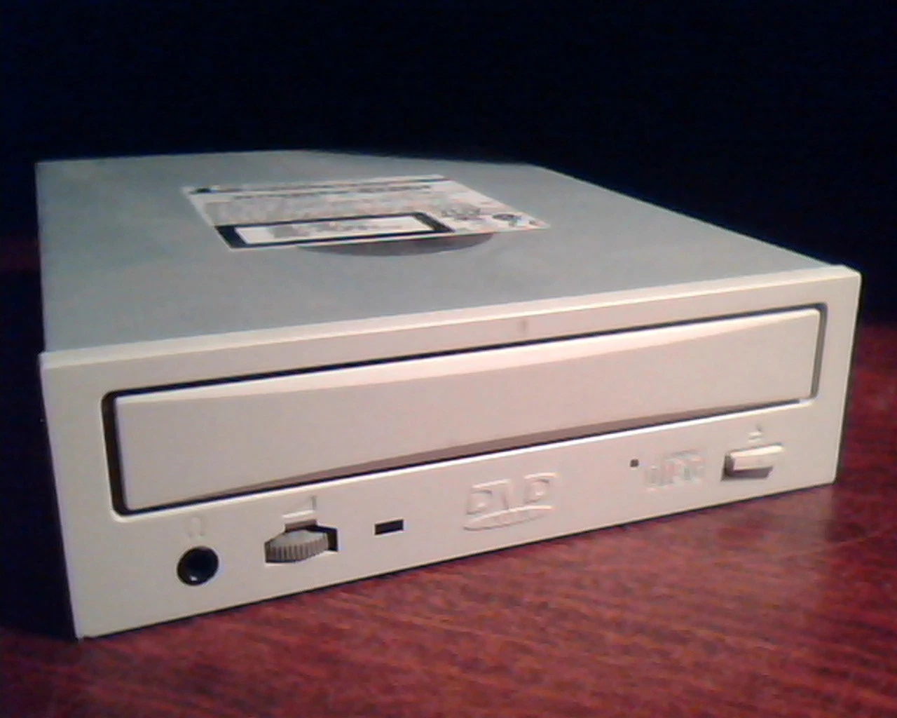Apple DVD 6X Max Speed DVD-ROM Drive SR-8585-B 678-0206 Feb2000 IUO9TB077CRB