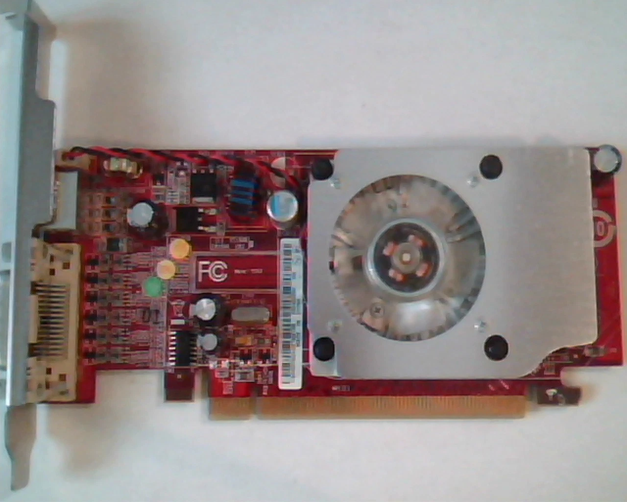 PCI-E Video Graphics Card Model V103 109-B16931-00C DVI S-Video FRU 43C0260