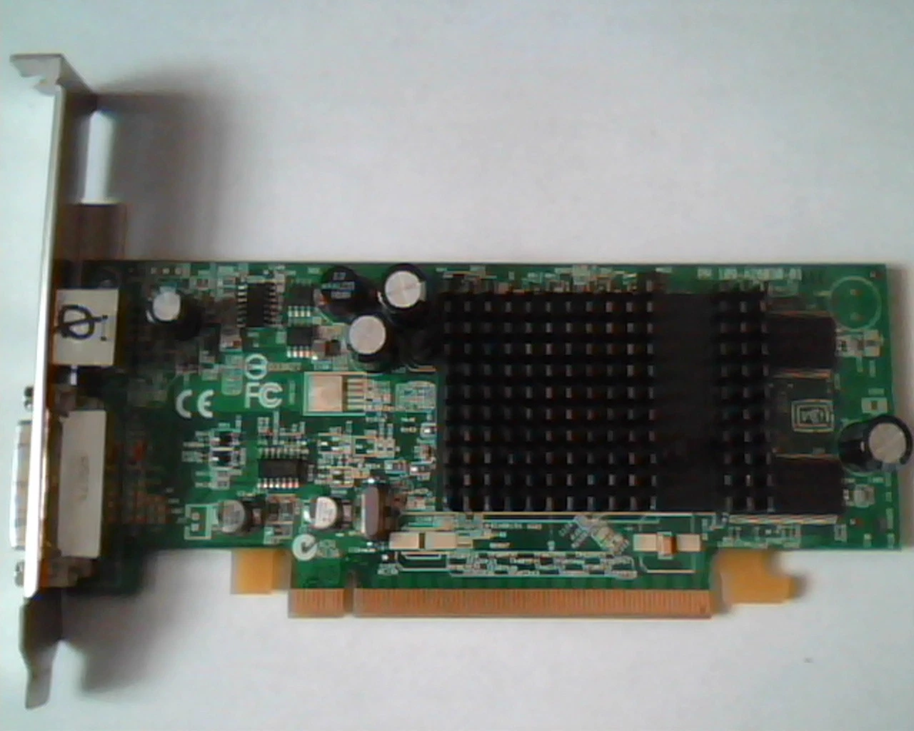 PCI-E express card ATI 109-A26030-01 Rev A01 102A2604400 DVI Video D33A27