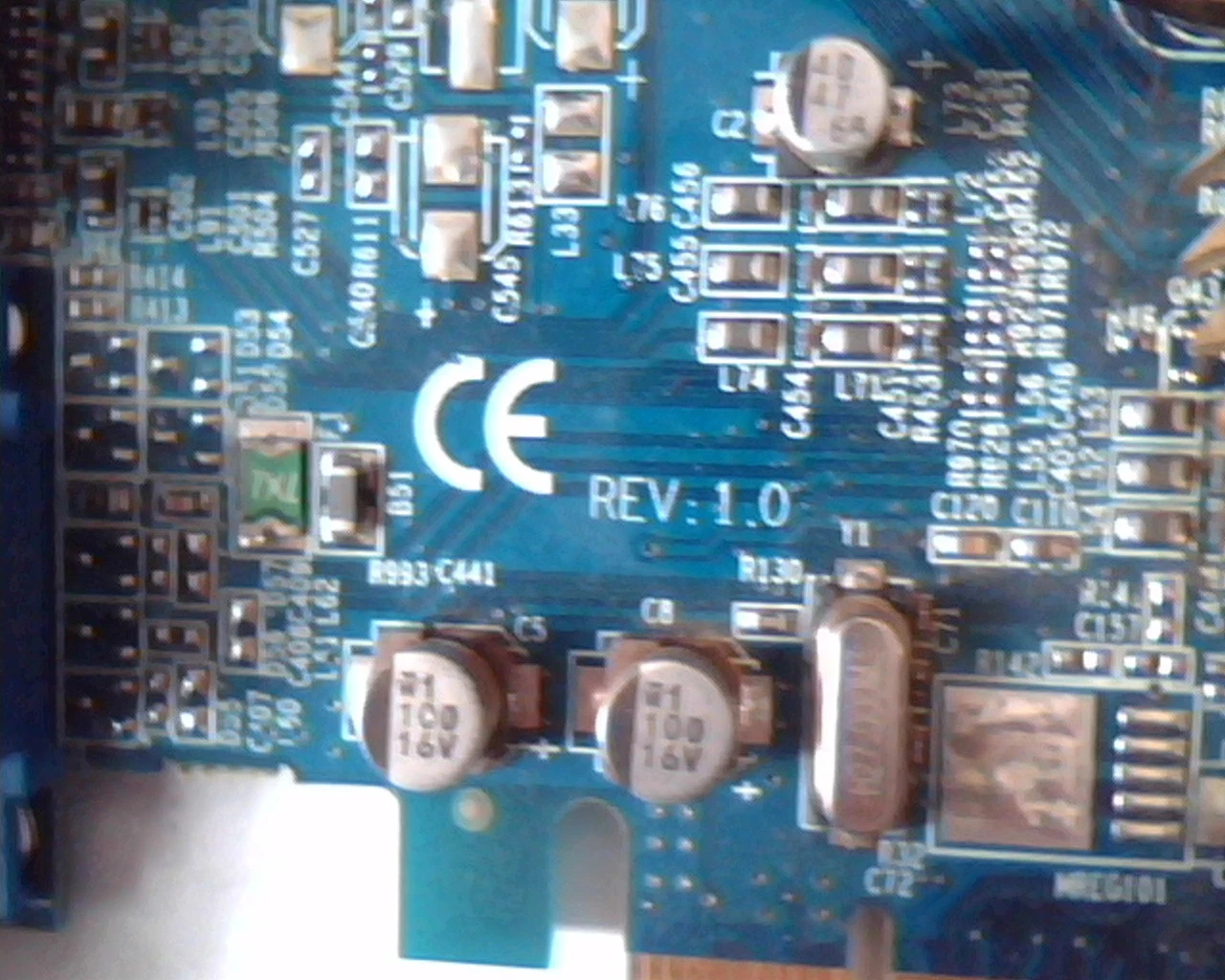 PCI-E express card Gigabyte GV-RX60P128DE 4RB161C DVI VGA S-Video Rev 1.0 - image 3