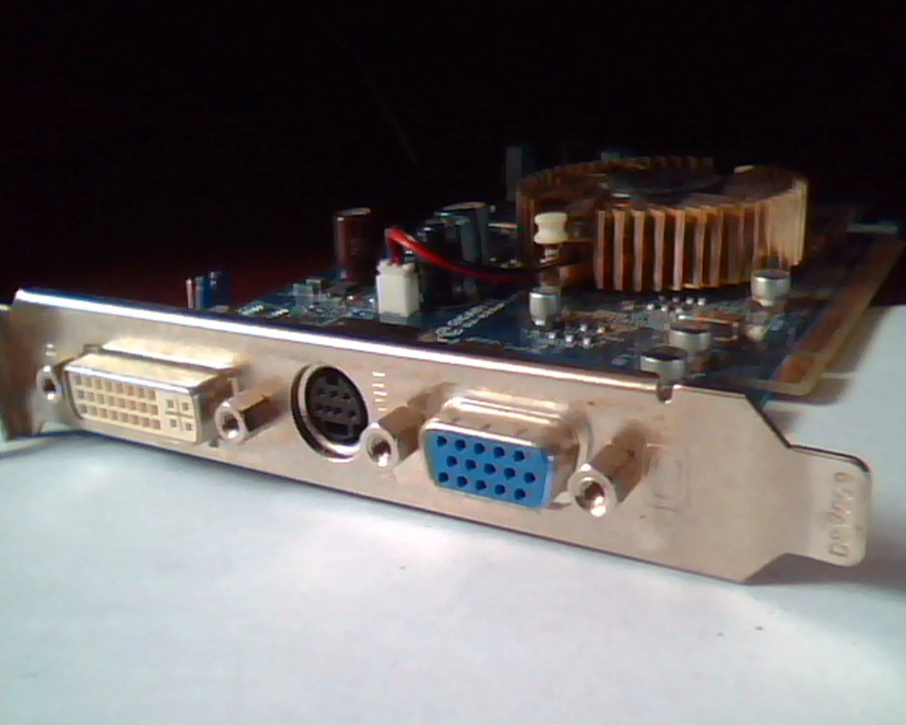 PCI-E express card Gigabyte GV-RX60P128DE 4RB161C DVI VGA S-Video Rev 1.0 - image 8