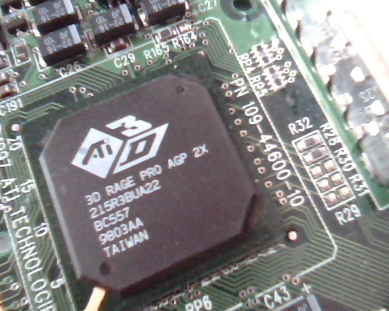 AGP card ATI 109-44600-10 AIW Pro 100-401012 4M 3D Rage 2X Ver 2.0 VGA A/V CATV - image 2