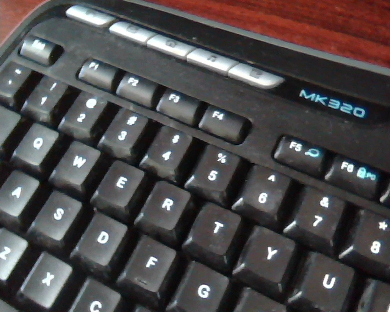 Logitech Keyboard MK320 black Mouse USB Wireless combo - nice condition - image 2