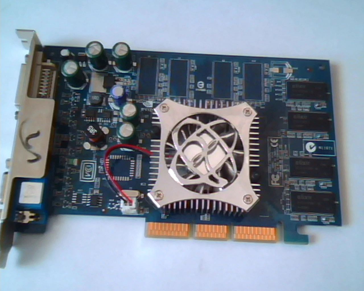 AGP card GeForce FX 5200 NVIDIA 180-10162-0000-A03 8X 128MB V2.3 DVI VGA
