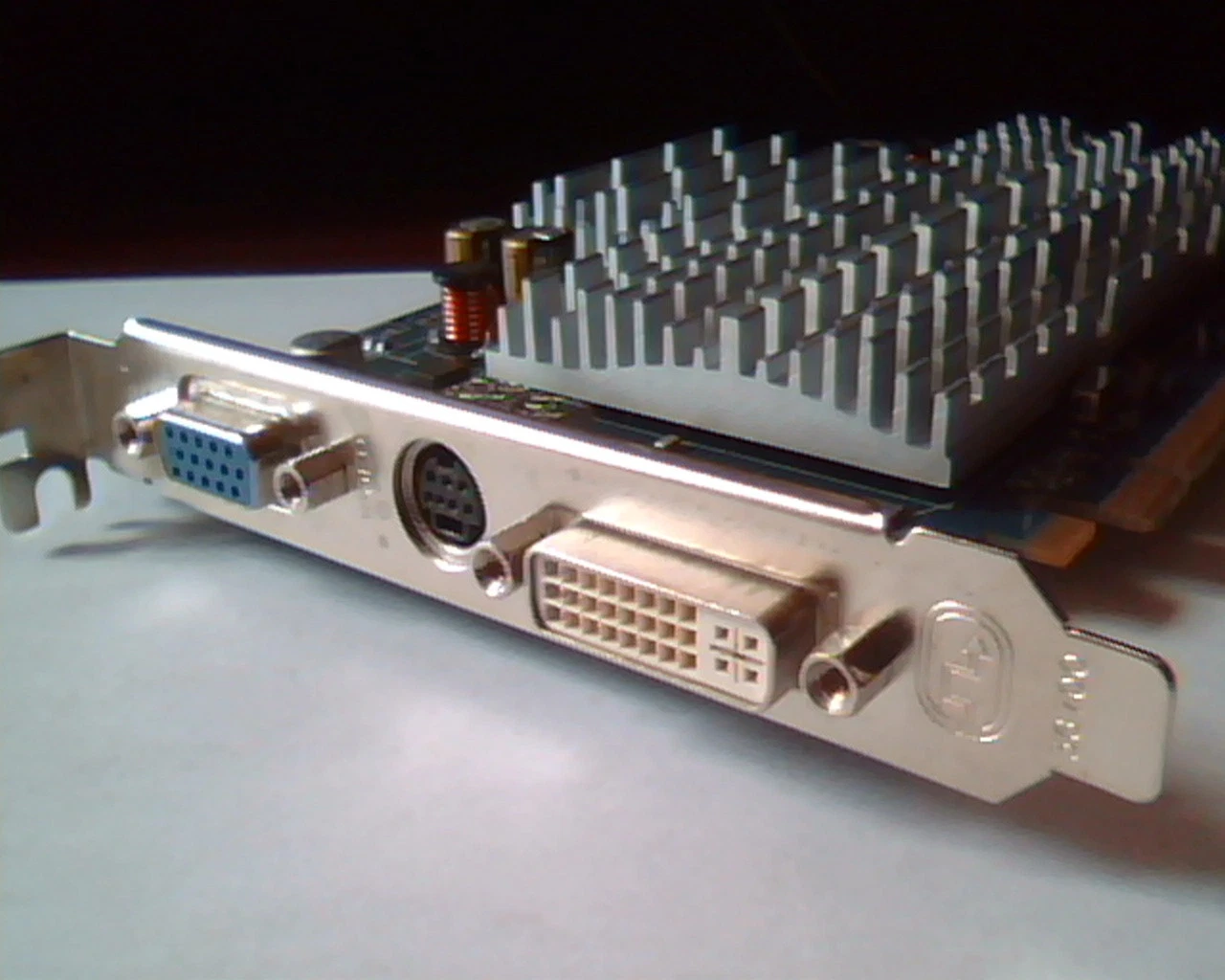 PCI-E express card 109-A67631-00 X1550 512M DDR2 188-0QC84-0H5SA 11093-19 DVI TV - image 5