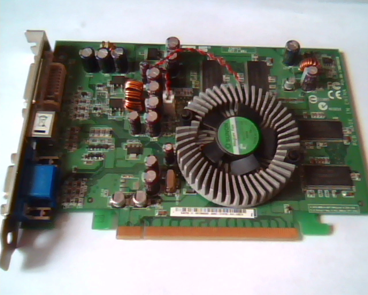 PCI-E express card ASUS A387C2 Rev 1.00a 08-170076810 EAX700-X 128M VGA DVI Vid