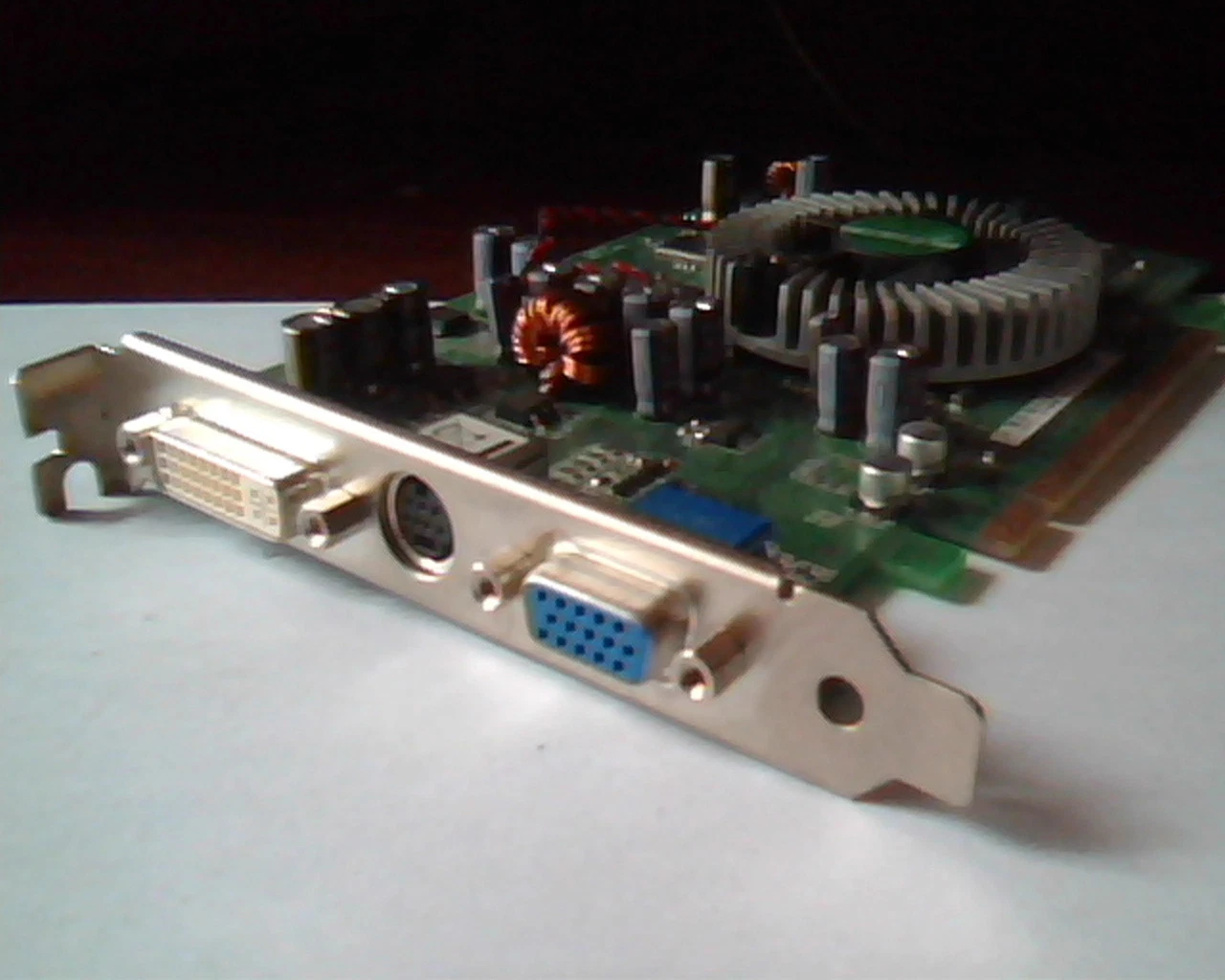 PCI-E express card ASUS A387C2 Rev 1.00a 08-170076810 EAX700-X 128M VGA DVI Vid - image 6