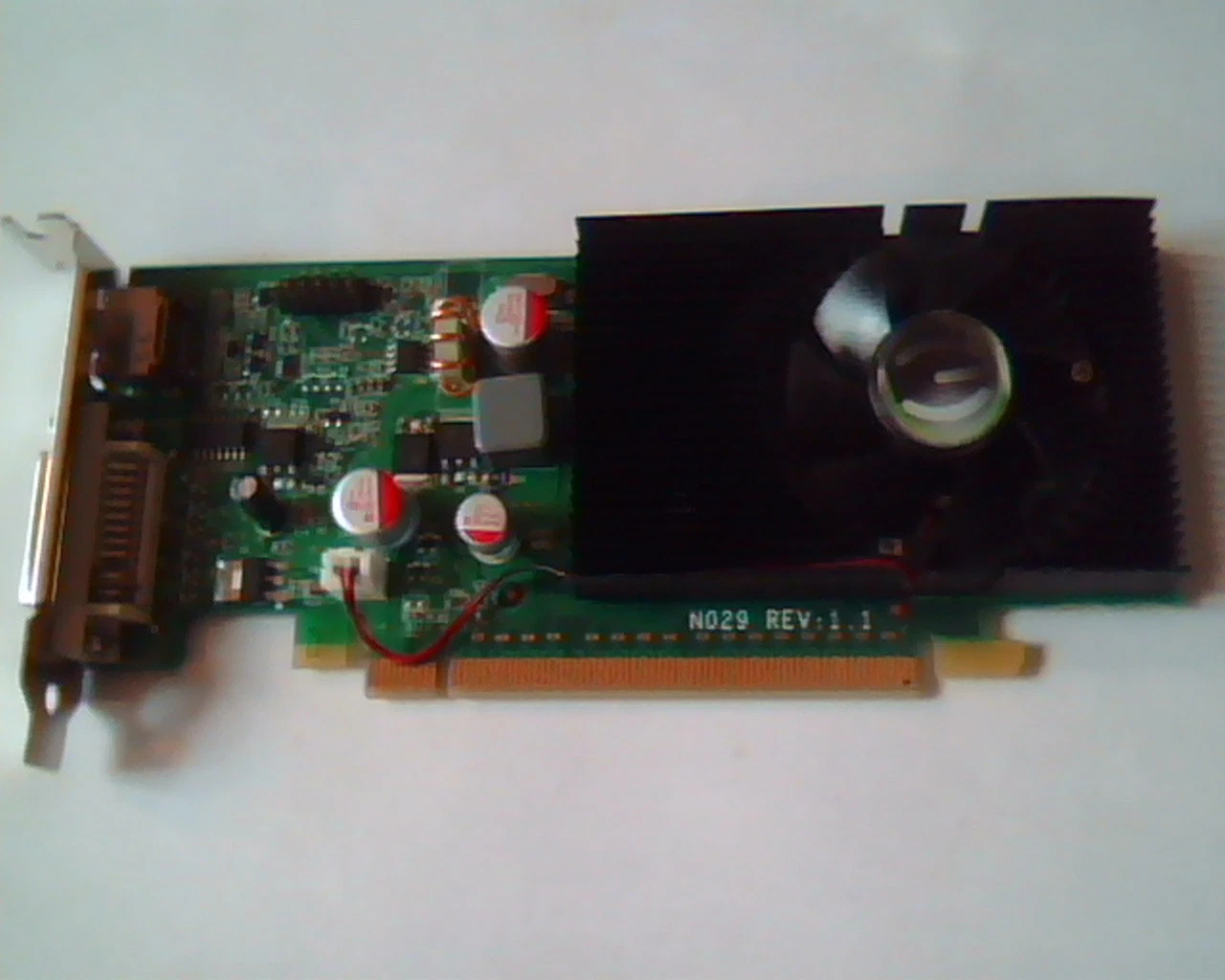 PCI-E express card N029 Rev 1.1 GeForce G210 512MB DDR2 512-P3-1210-LR 512MB