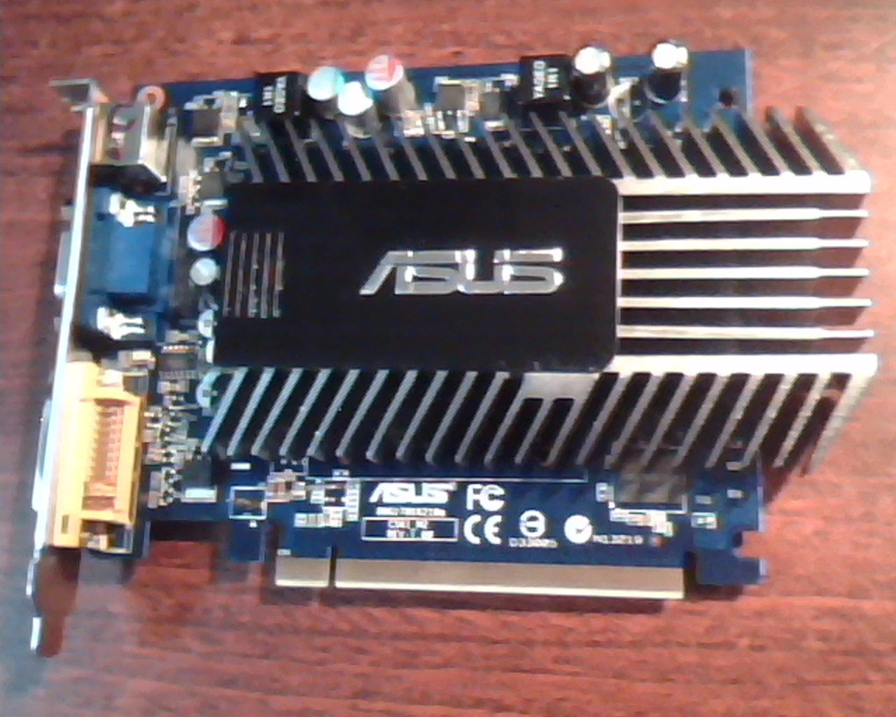 PCI-E express card ASUS 08G17016210 C561_M2 1.00 EN8400GS Silent 512M DVI VGA