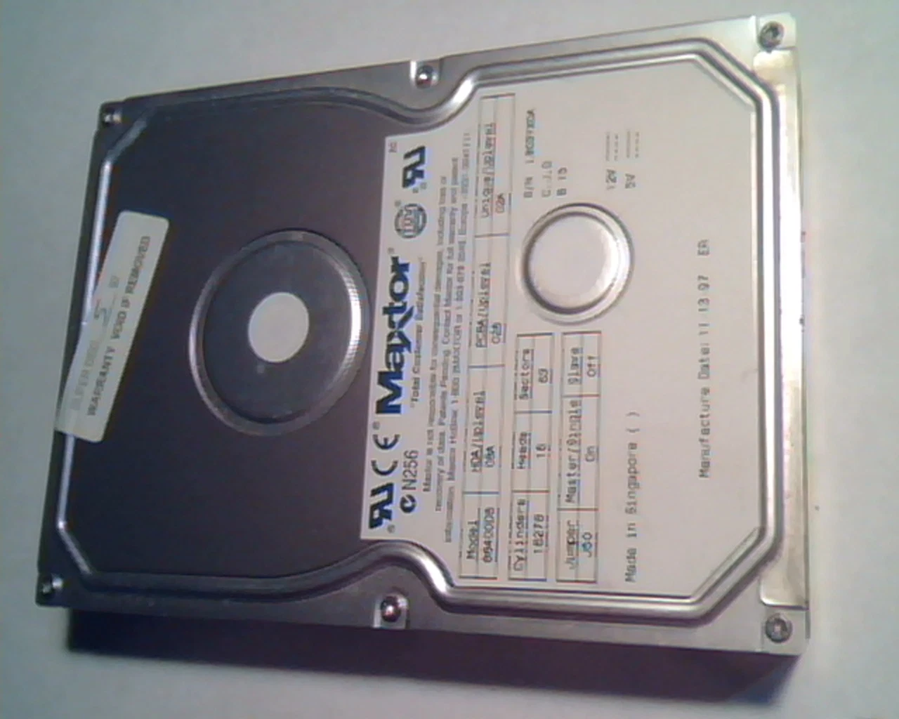 Hard Disk Drive IDE Maxtor 88400D8 08A 02B 02A 11-13-97 EA