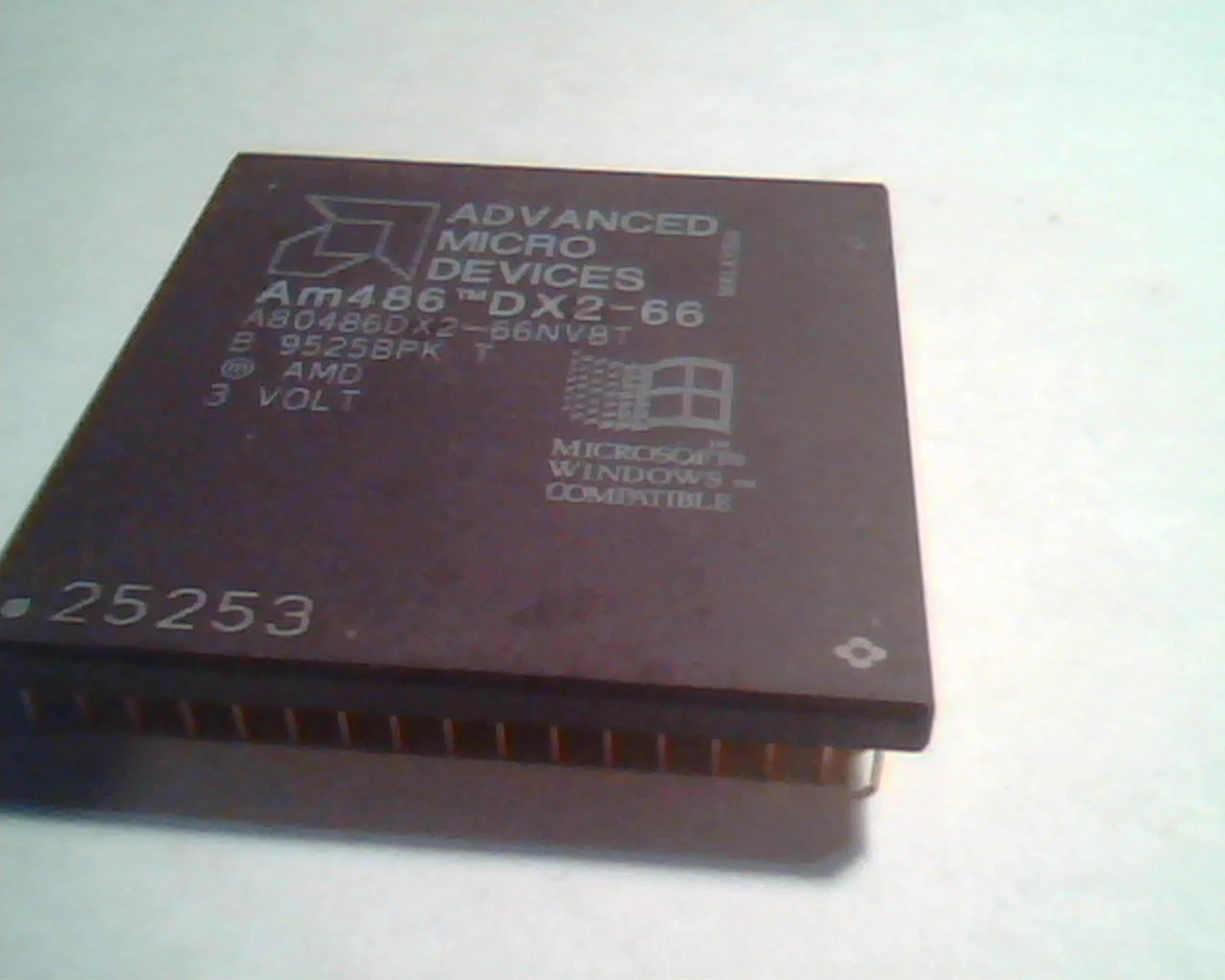 Rare CPU computer chip - Am486 DX2-66 A80486DX2-66NV8T B 9525BPK T 25253 - image 2