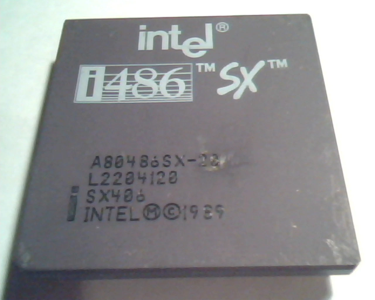 Rare CPU computer chip - intel i486 SX A80486SX-22 L2204120 SX406 92125486AB