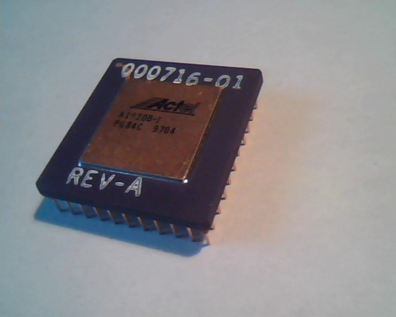 Rare CPU computer chip - Actel A1020B-1 PG84C 9704 Rev A000716-01 TI6081342 - image 2