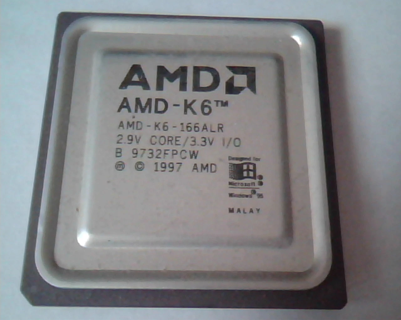 Rare CPU computer chip - AMD AMD-K6 AMD-K6-166ALR 2.9V CORE/3.3V B 9732FPCW