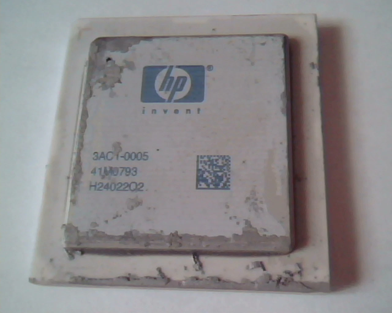 Rare CPU computer chip - hp invent 3AC1-0005 41M0793 H20004Q2