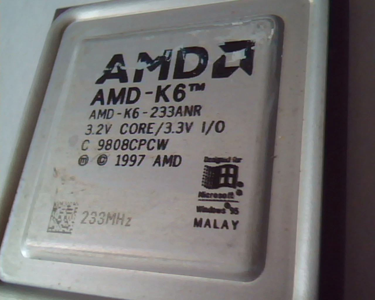 Rare CPU computer chip - AMD AMD-K6 AMD-K6-233ANR C 9808CPCW I/O Core/3.3V - image 2