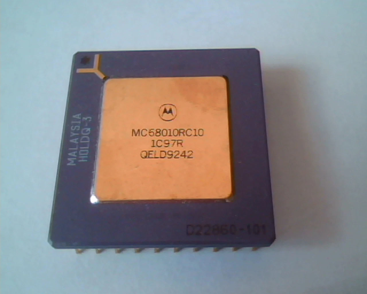 Rare CPU computer chip - MC68010RC10 1C97R QELD9242 D22860-101 HOLDQ-3 motorola