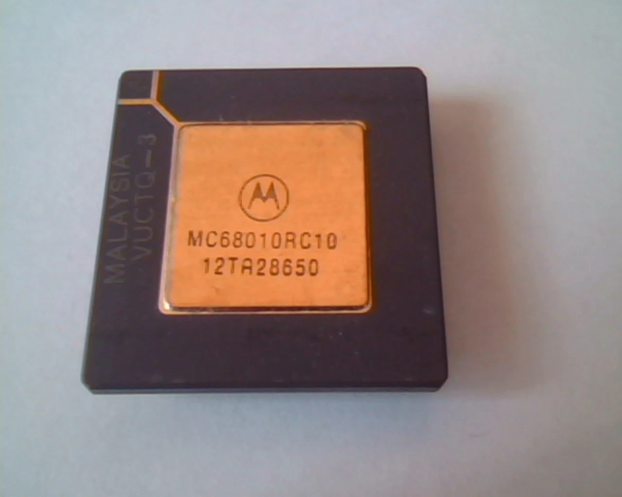 Rare CPU computer chip - Motorola MC68010RC10 12TA28650 VUCTQ-3 Malaysia