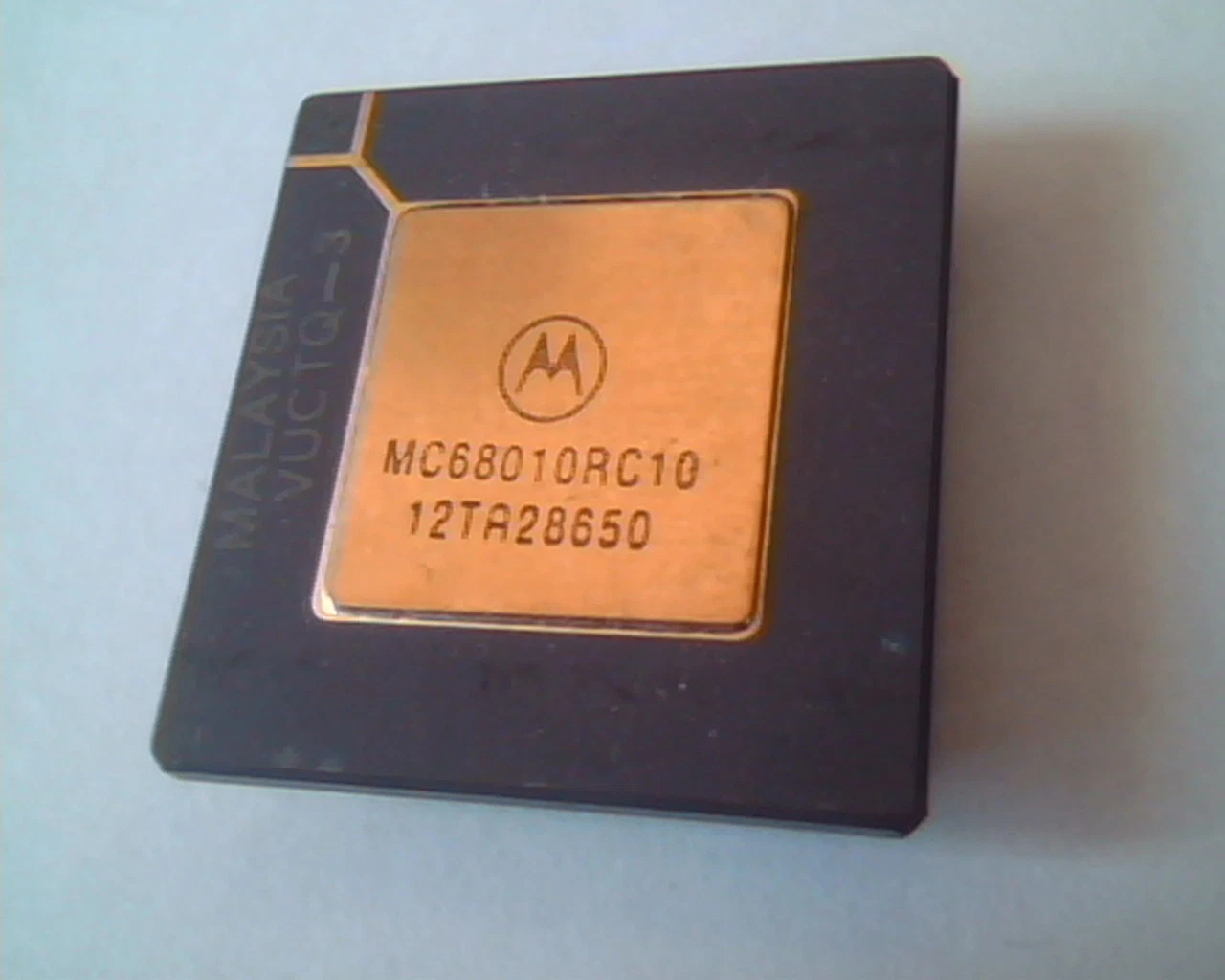 Rare CPU computer chip - Motorola MC68010RC10 12TA28650 VUCTQ-3 Malaysia - image 2