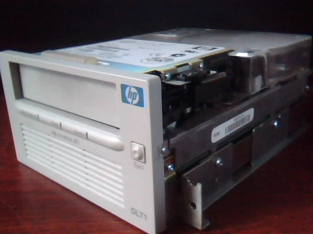 HP SureStore DLT1 C7484-60003 Rev B001 C7484A LVD SE 80 Drive