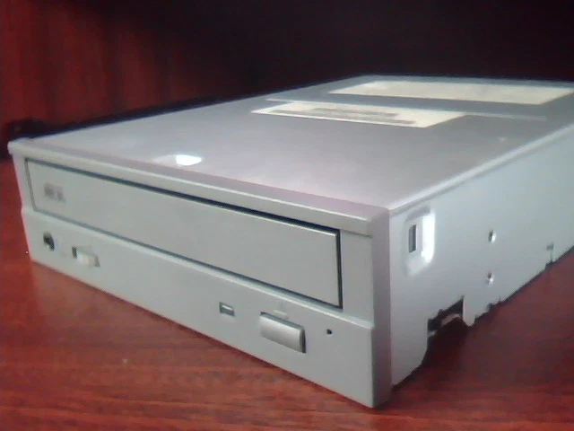 SCSI 50-pin CDROM Drive Toshiba XM-6201B 50-pin 32X Sun 370-3416-02 3703416-02