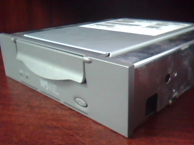 SCSI DAT Tape Drive SUN 390-0028-02 HP C5683-20632 DDS4 40GB SCSI LVD A032