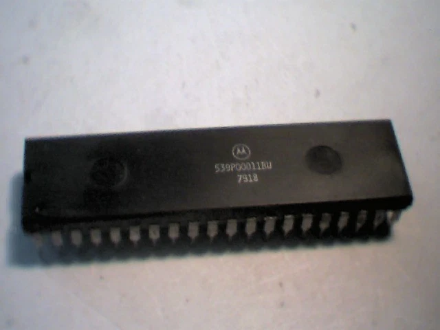 Rare computer chip Motorola 539P00011BU 1979 vintage old 40-pin