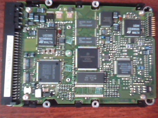 Hard Drive SCSI Quantum VP31080 QM31080SN-S RevB 50-Pin SCSI 1GB 3.5" - image 4