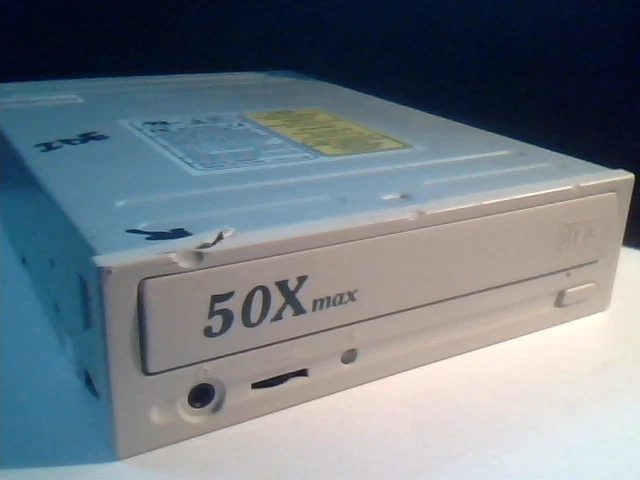CD Drive IDE CD505D Pan-International Industrial 50X max July 2000