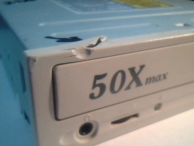 CD Drive IDE CD505D Pan-International Industrial 50X max July 2000 - image 2