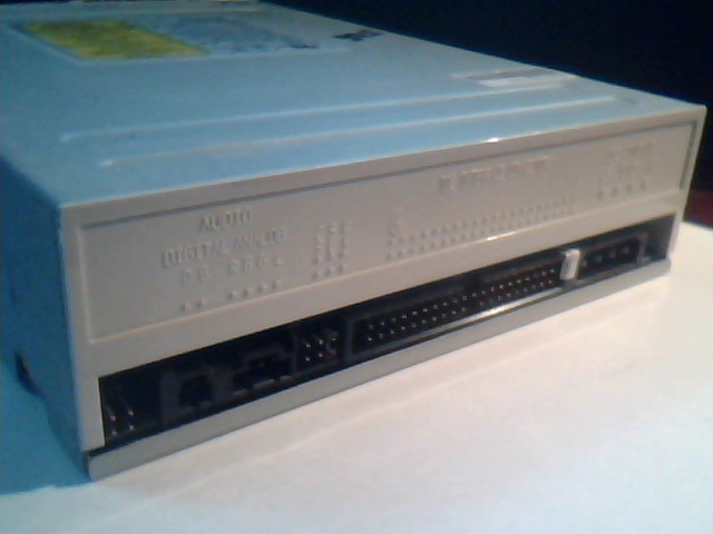 CD Drive IDE CD505D Pan-International Industrial 50X max July 2000 - image 5