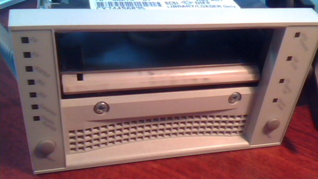 Quantum DLT7000 70-60278-01 SCSI TAPE DRIVE 35/70 diff library/loader TH6XF-EG - image 2