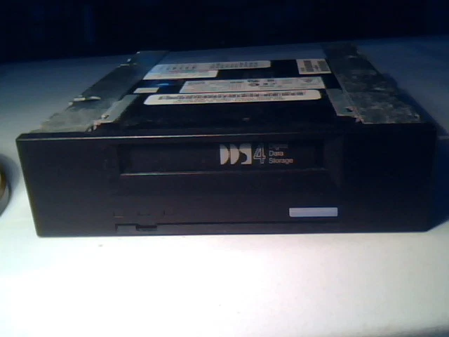 DDS4 DAT 4mm SCSI Tape Drive Seagate STD2401LW TC4200-235 IBM 59P6670 20/40GB