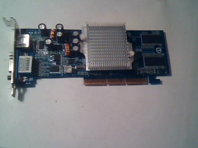 AGP Video Graphics Card GeForce FX5200 D128M HYB25D256163CE-5 Low Profile