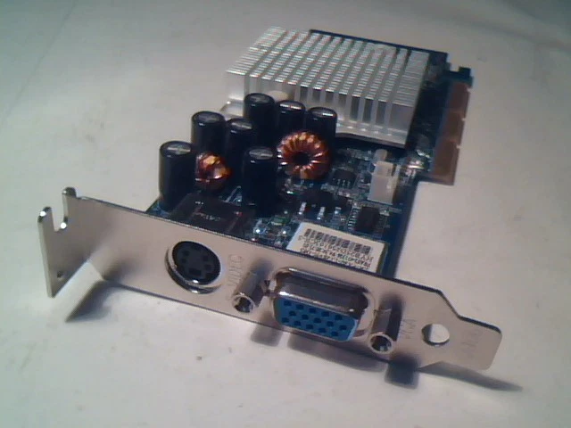 AGP Video Graphics Card GeForce FX5200 D128M HYB25D256163CE-5 Low Profile - image 3