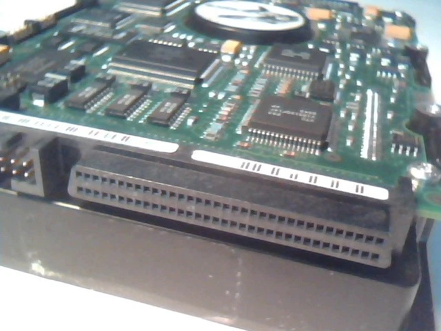 SCSI Hard Disk Drive Seagate 68-pin ST32550W 9B0003-121 RZ28C-W DEC Digital - image 3