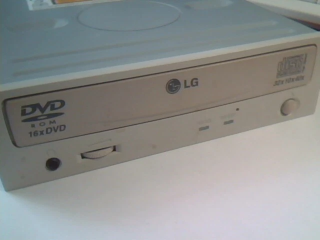 LG CD-RW/DVD-ROM Drive GCC-4320B November 2002 1.01 Rewritable - image 4