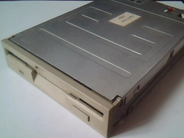 3.5in Internal Floppy Drive Toshiba ND-3561GR beige faceplate